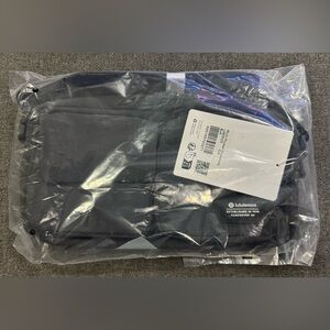 Lululemon Multi-Pocket Crossbody Bag 2.5L